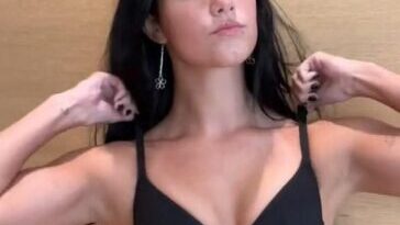 charli damelio lingerie modeling video leaked molezj 364x647 1